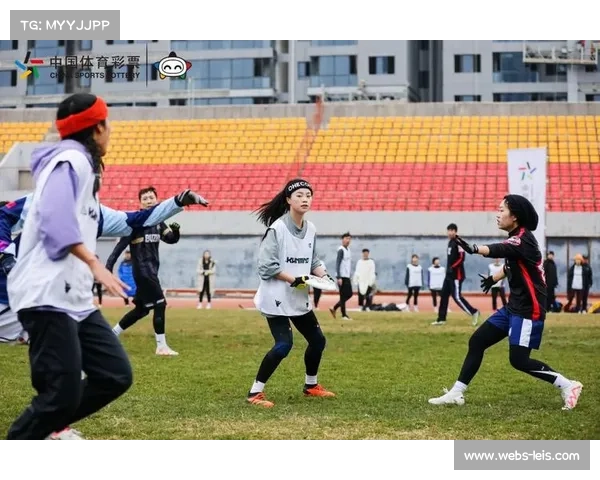 云南昆明飞盘大赛雨中激战，选手热情未减