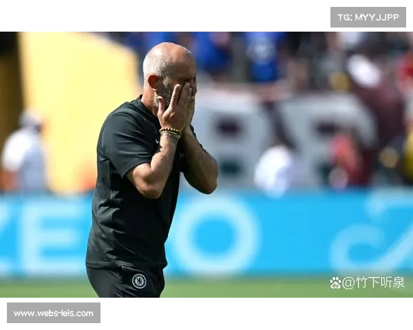 前英超冠军教头现身斯坦福桥考察切尔西比赛